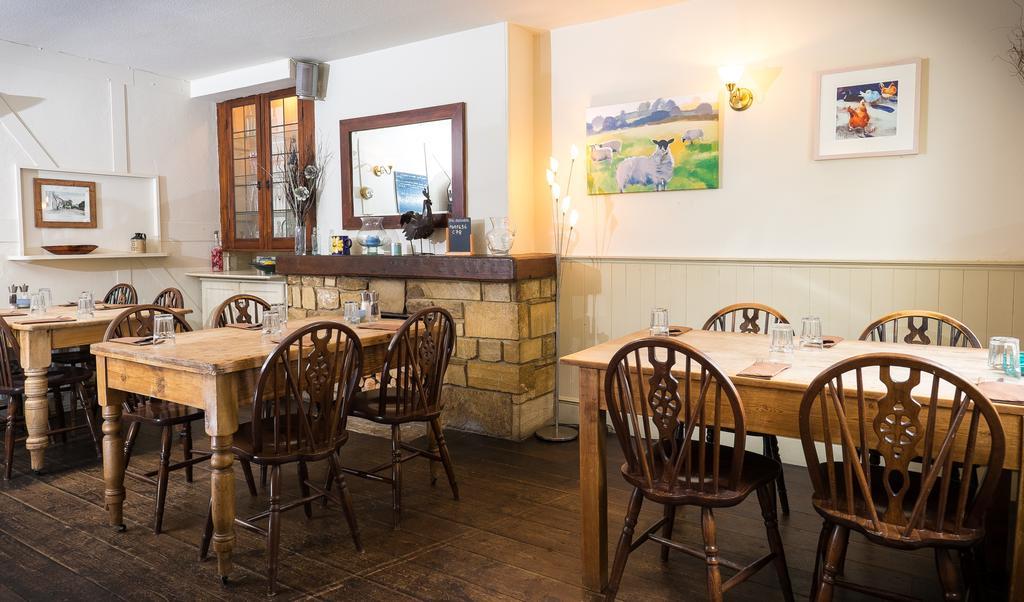 The Chetnole Inn Exterior foto