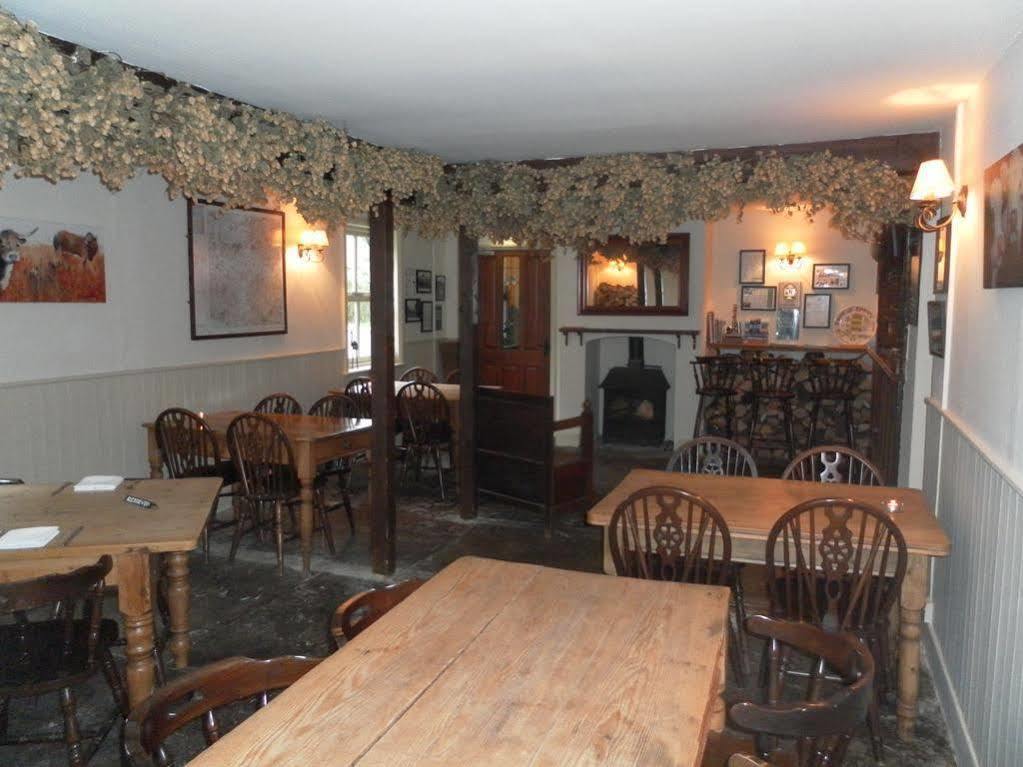 The Chetnole Inn Exterior foto